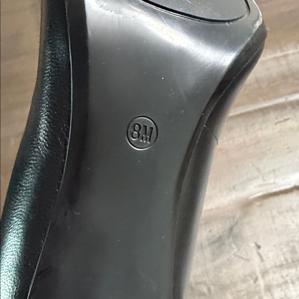 Calvin Klein Black Pointed-Toe Leather Pumps - Picture 10 of 12